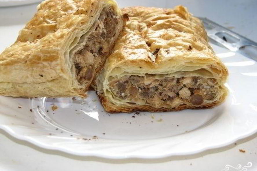 Рецепт рулета из слоеного бездрожжевого теста