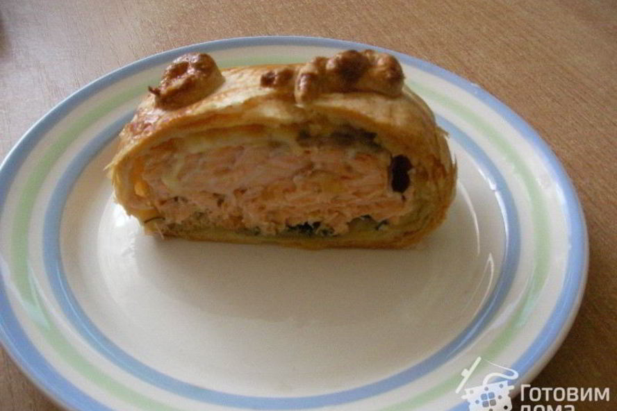 Рецепт рулета из слоеного теста и рыбы