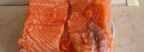 рулет из слоеного теста и рыбы. Шаг 4