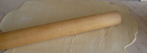 рулет из слоеного теста и рыбы. Шаг 5