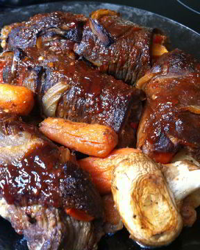 Рулетики из говядины с овощами