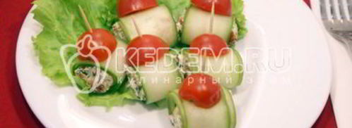 рулетики из огурцов с начинкой. Шаг 7