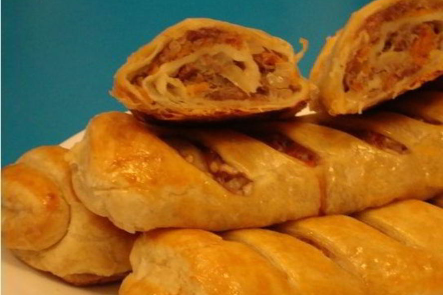 Рецепт рулетов из слоеного теста с фаршем