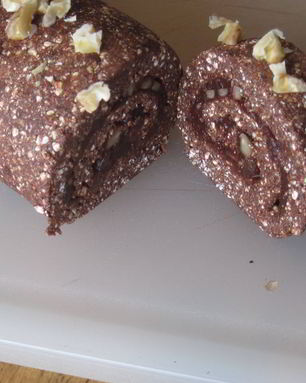 Шоколадный рулет с грецкими орехами