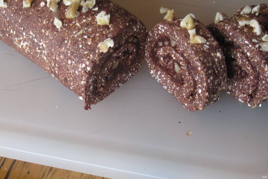 Рецепт шоколадного рулета с грецкими орехами