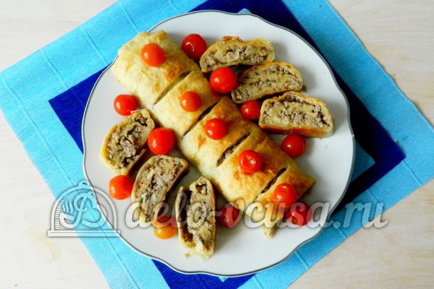 Рецепт слоеного рулета с фаршем