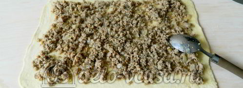 слоеный рулет с фаршем. Шаг 5