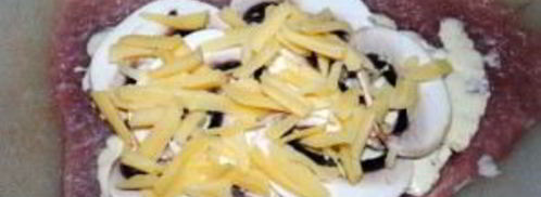 свиные рулетики с грибами и сыром. Шаг 8