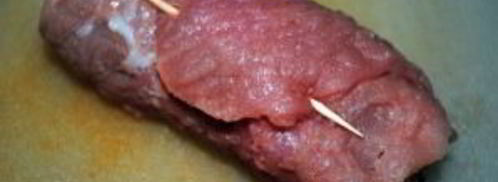 свиные рулетики с грибами и сыром. Шаг 10