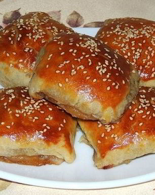 Самса из слоеного теста с фаршем