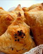 Самса из слоеного теста с курицей