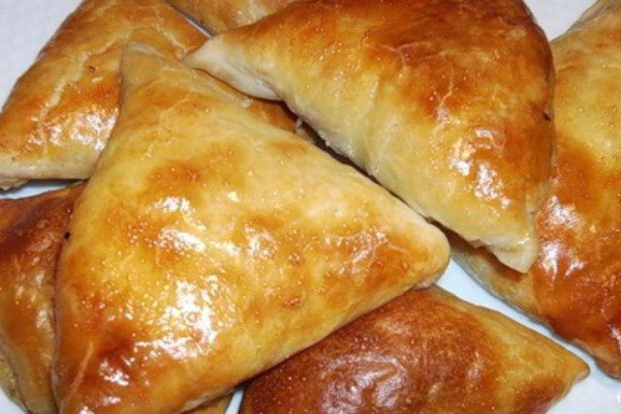 Рецепт самсы с сыром из слоеного теста
