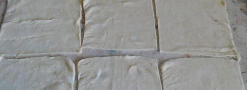 самса слоеная с куриным фаршем и сыром, жареная на сковороде. Шаг 4