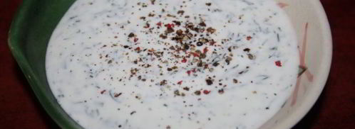 бородинские сухарики со сметанно-кефирным соусом с чесноком. Шаг 4