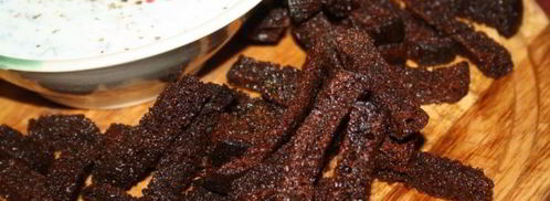 бородинские сухарики со сметанно-кефирным соусом с чесноком. Шаг 6