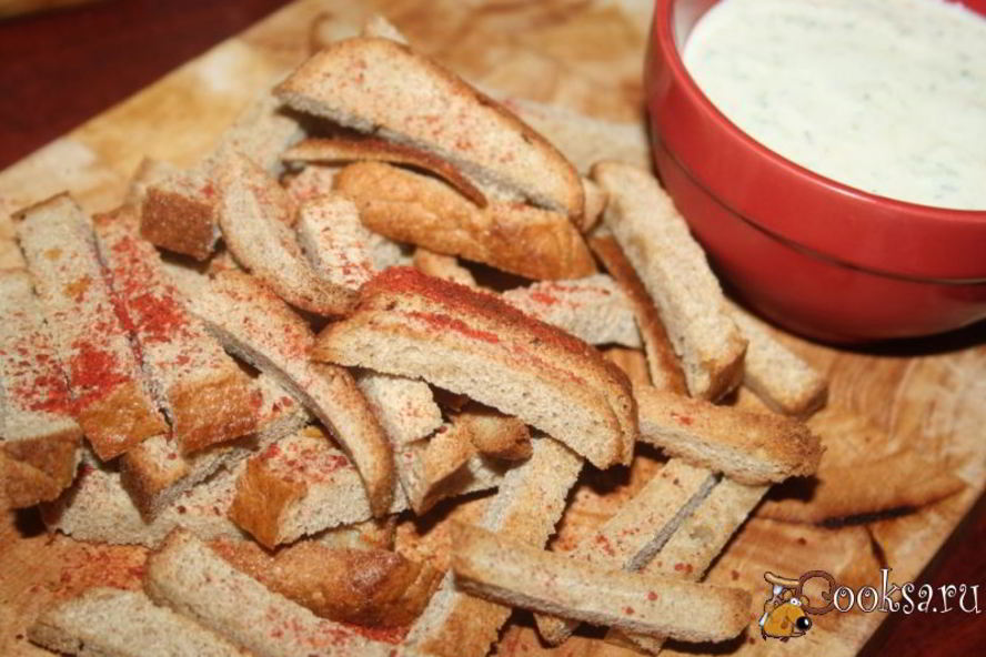 Рецепт дарницких сухариков с соусом на основе йогурта