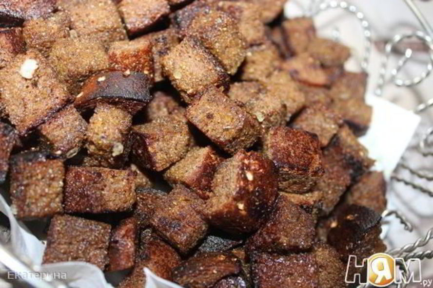 Рецепт сухариков из черного хлеба со специями и базиликом