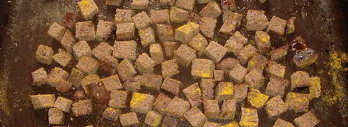 сухарики из черного хлеба со специями и базиликом. Шаг 3