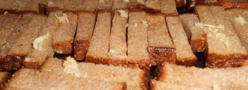 сухарики ржаные с чесноком. Шаг 8