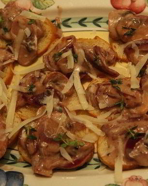 Сухарики с грибной начинкой, сыром и зеленью