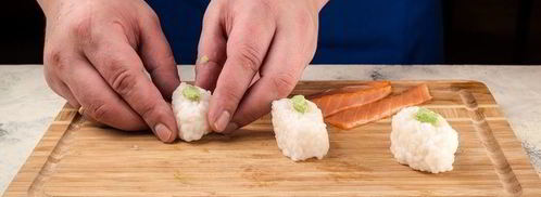 ролл калифорния и суши нигири. Шаг 12