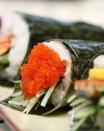 Суши с крабами и икрой