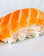 Суши с лососем