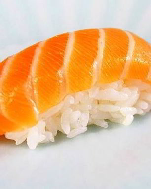 Суши с лососем