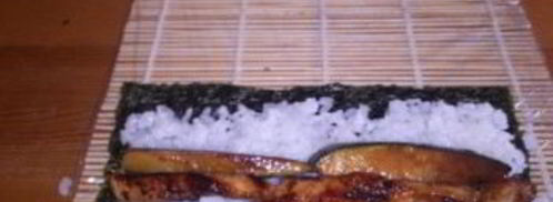 суши с огурцом и крабовыми палочками. Шаг 5