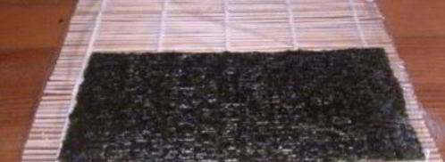 суши с огурцом и крабовыми палочками. Шаг 6