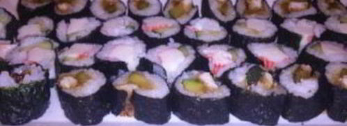 суши с огурцом и крабовыми палочками. Шаг 8