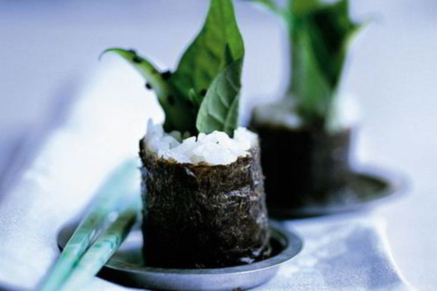 Рецепт суш с салатом из водорослей