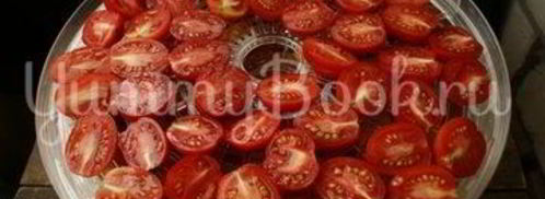 вяленые помидоры в электросушилке. Шаг 3