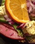 Датский открытый сэндвич с паштетом и салями