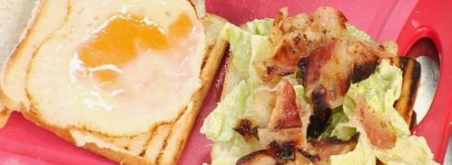 клубный сэндвич с куриным филе, яйцом и беконом. Шаг 5