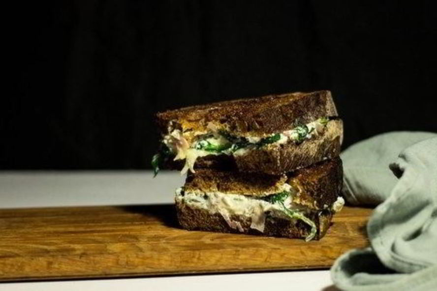 Рецепт сэндвича-гриля со шпинатом и фетой