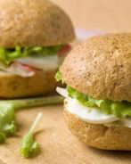 Сэндвич с крабовыми палочками