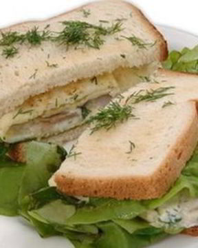 Сэндвич с омлетом из норвежской сельди