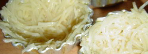 тарталетки картофельные с селедкой и икрой. Шаг 7