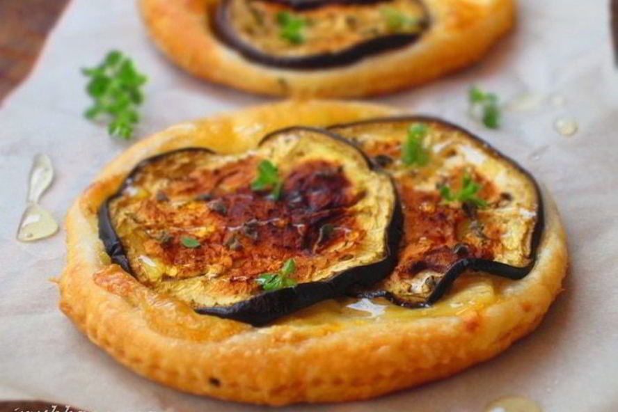 Рецепт тарталеток с баклажанами и сыром бри