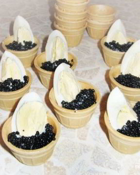 Тарталетки с черной икрой