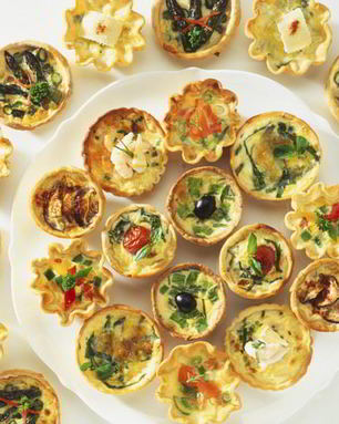 Тарталетки с икрой и зеленью