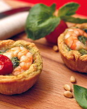 Тарталетки с песто и креветками