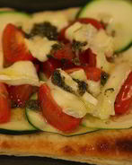 Тарталетки с цукини, помидорами и сыром бри