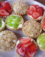 Тарталетки со сладким кремом и ягодами