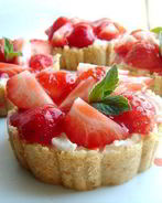 Клубничный тарт с манным пудингом