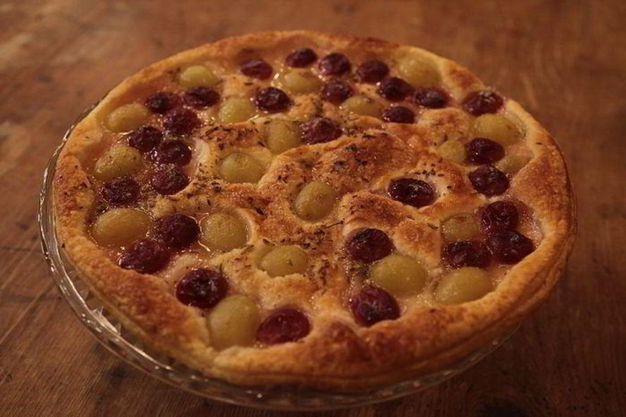 Рецепт тарта из слоеного теста с сахарным виноградом