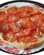 Тарт из слоеного теста с творогом и томатами