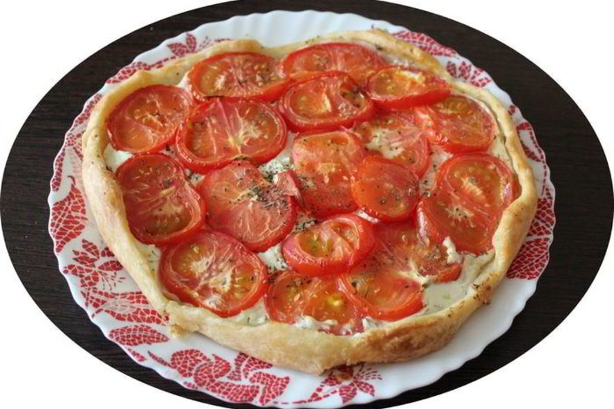 Рецепт тарта из слоеного теста с творогом и томатами