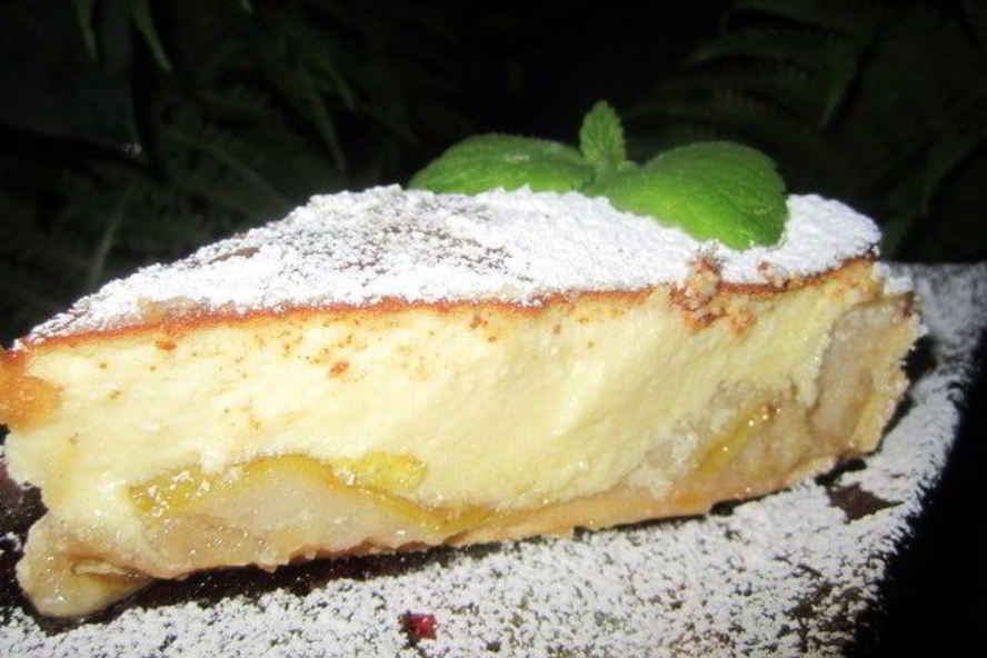 Рецепт тарта с карамелизированными фруктами и творожным пудингом